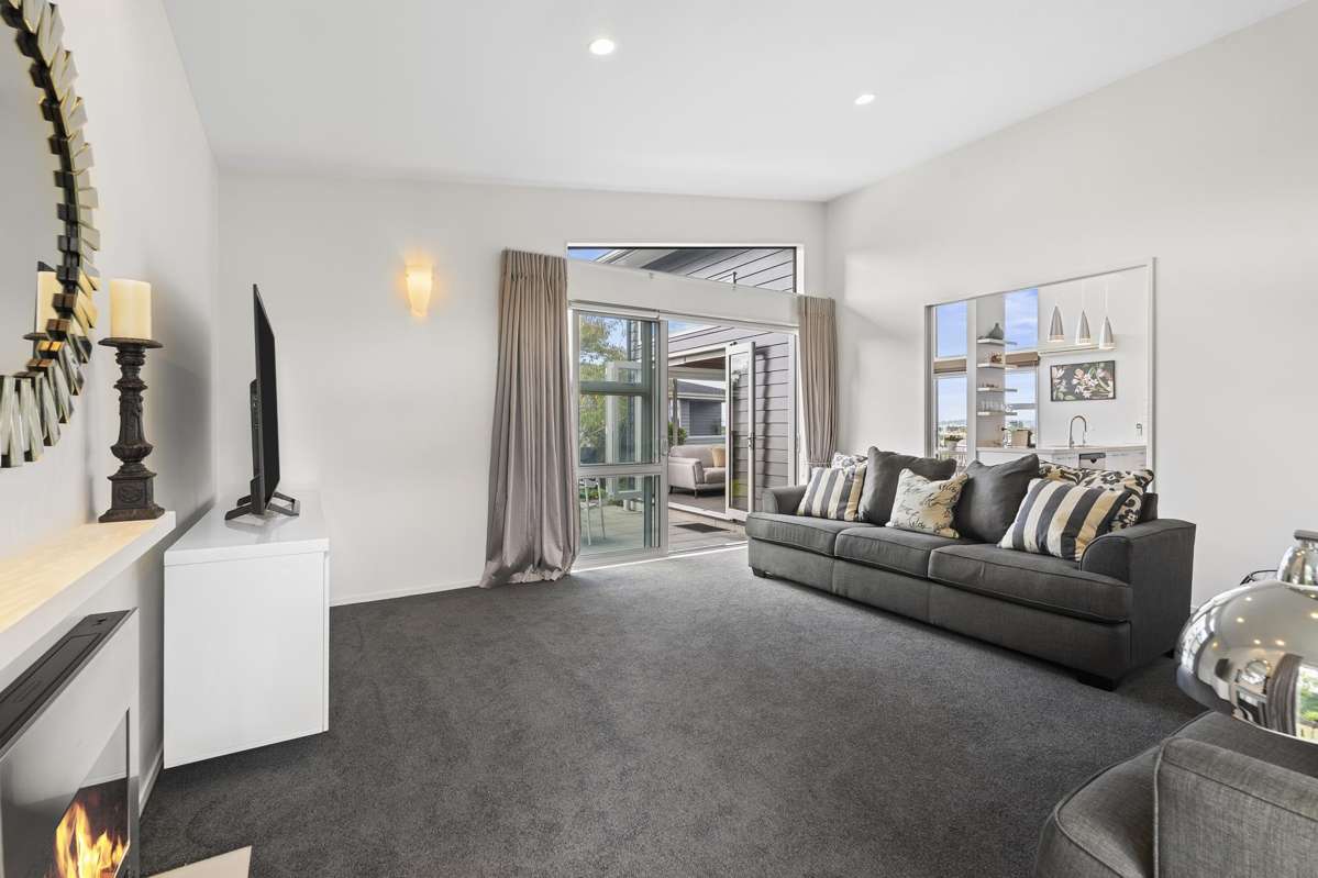 60 Chesterfield Way_3