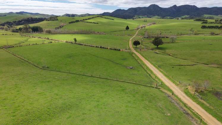 1698 State Highway 10 Totara North_11