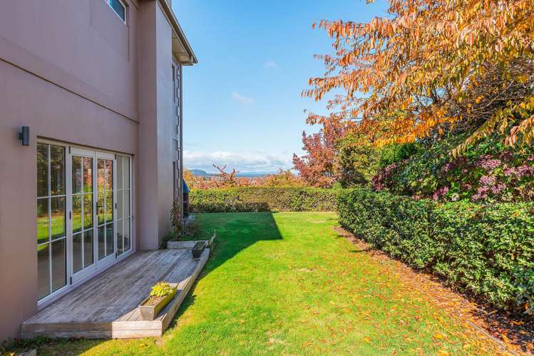 18 Chateau Crescent Rangatira Park_17
