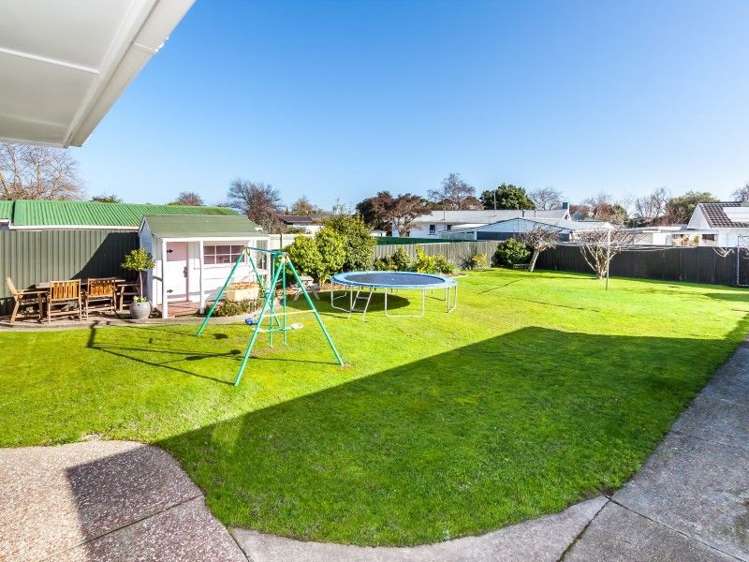 9 Belvedere Crescent Takaro_19