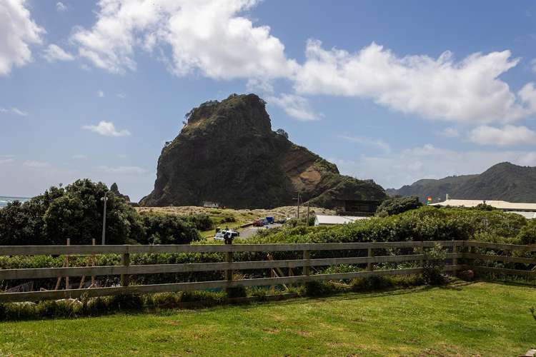 60 Beach Valley Road Piha_3