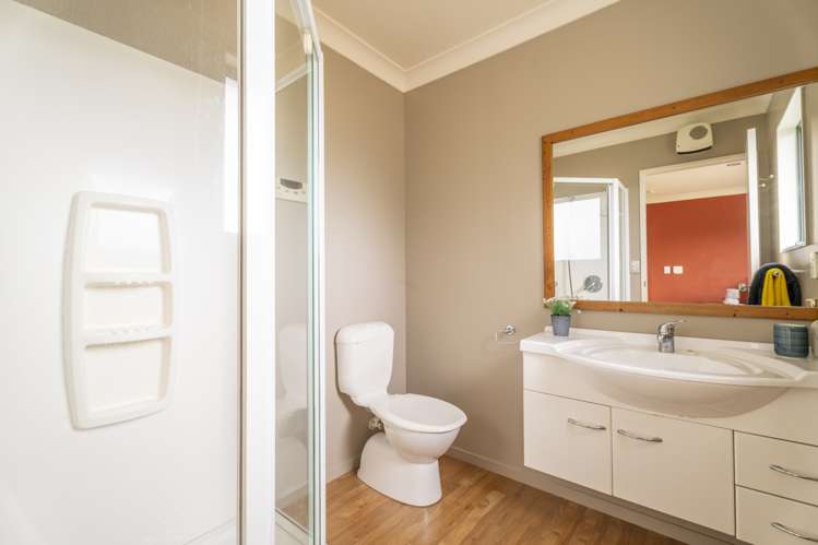 12a Chippenham Grove Churton Park_13