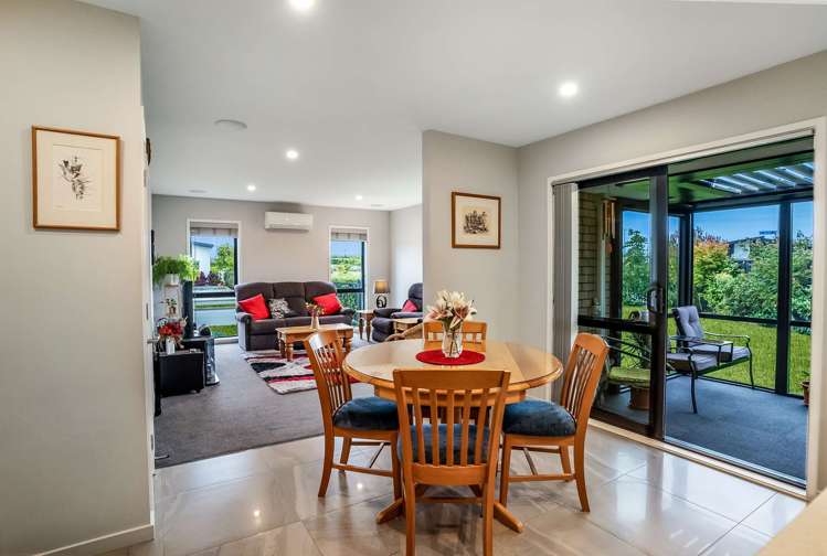 57 Sunline Avenue Lincoln_8