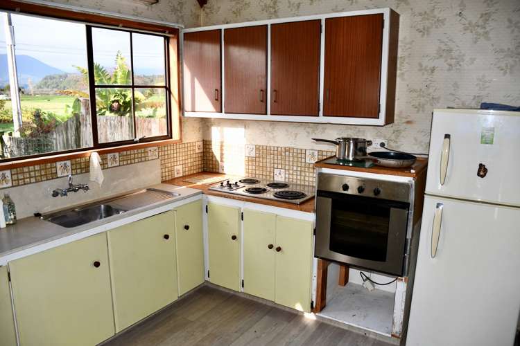 27 Wharf Road Karamea_5