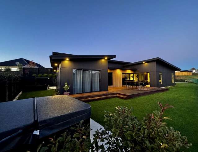 Your dream home - 3 beds and a big garage!