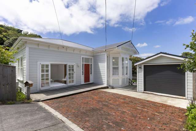 Single level character home