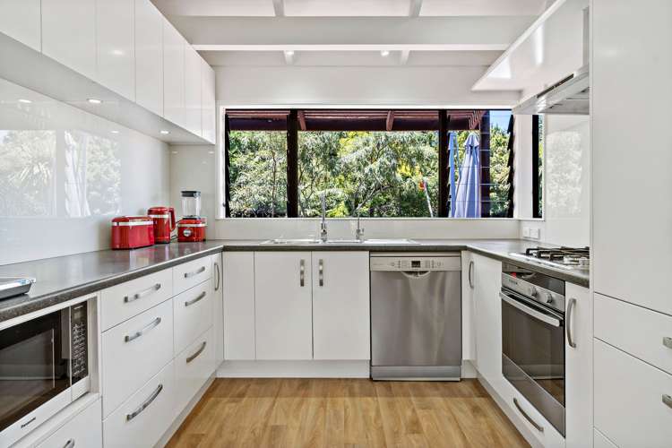 7 Helvetia Drive Browns Bay_9