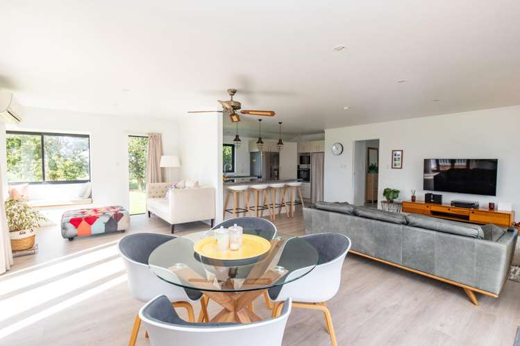 230 Central Road North Waitakaruru_11