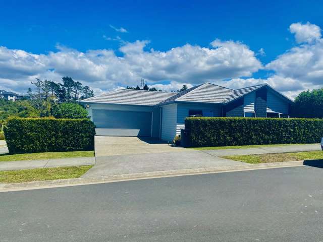 Orewa Gem: Modern Living Close to Beach & Motorway