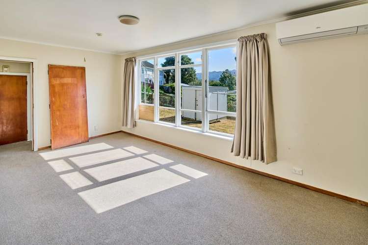 3 - 5 York Place Cannons Creek_16