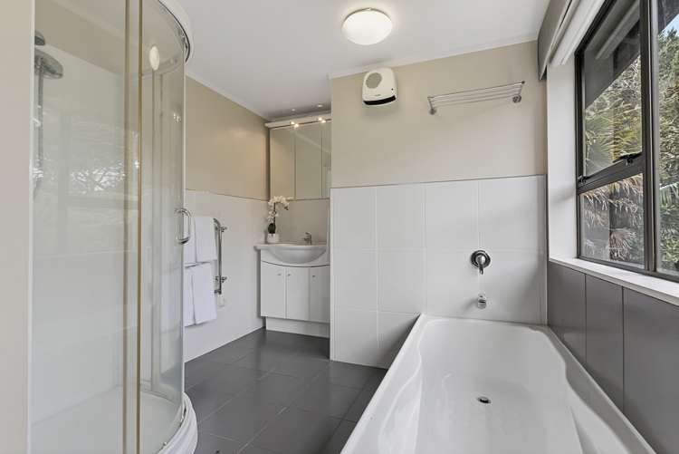 3 Saddleback Rise Murrays Bay_14