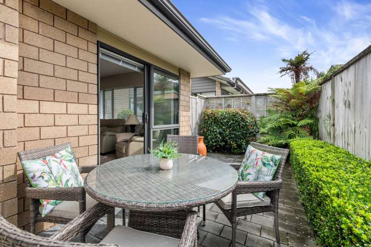 34 Royalle Mews Botany Downs_13