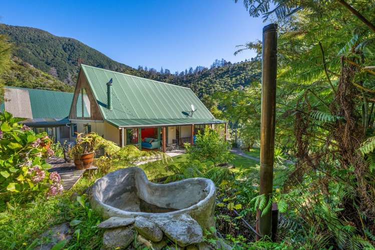 243 Boons Valley Road Waikawa_1