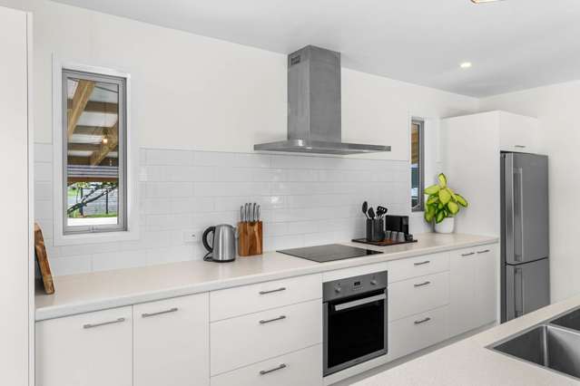 Stylish Sunny Home, Rental or Beach Bach
