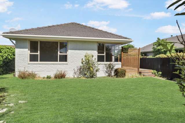 Snap Me Up! - Standalone with Two Living Rooms!