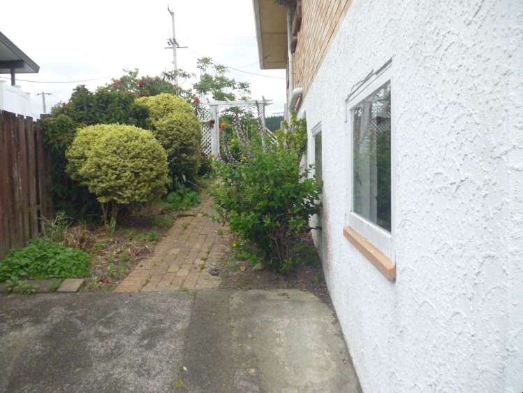 11 School Road Riverhead_17