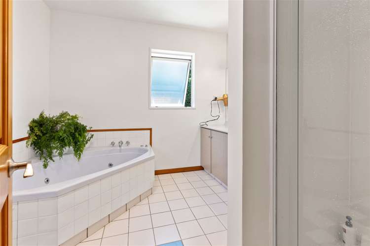 15 Apsley Drive Russley_16