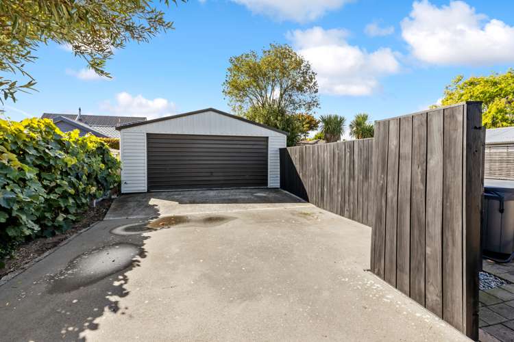 8 Gilwell Street Burwood_16