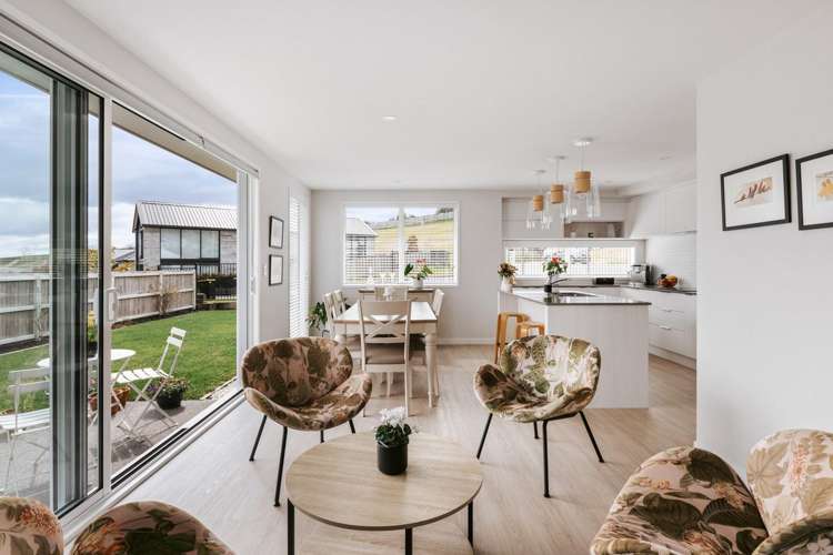 74 Whakaturou Crescent Pyes Pa_3