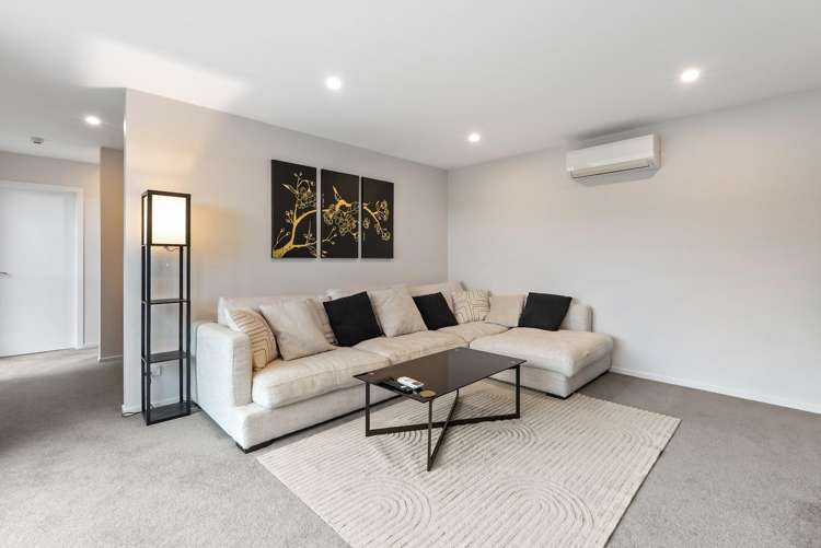23 Red Beech Avenue Woodridge_6