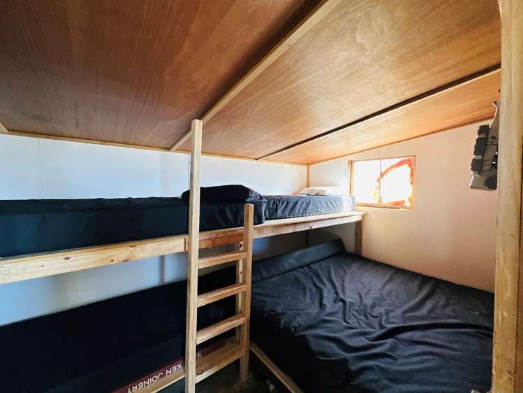 1109 Little Valley Road Alexandra_11