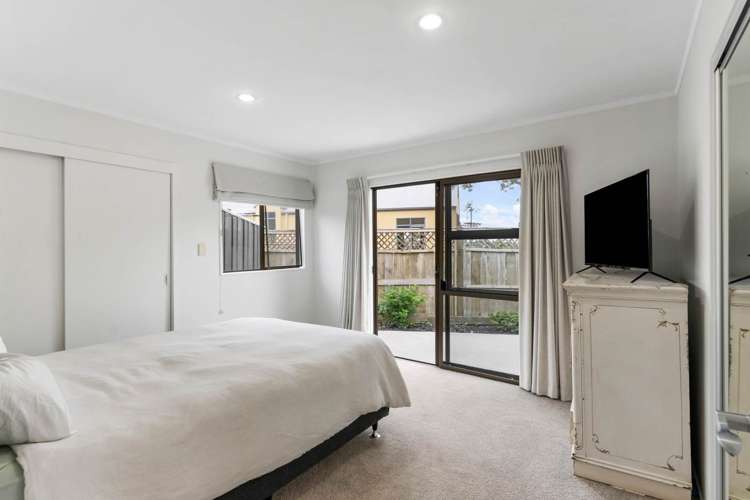 2/865 Beach Road Waiake_10