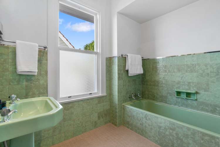 82 Paritai Drive Orakei_11