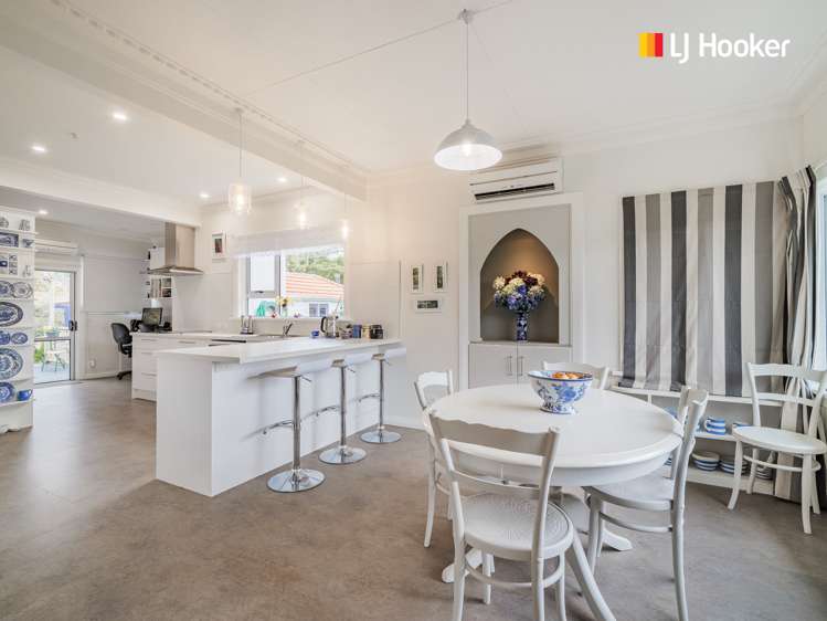 1 Castlewood Road Company Bay_7