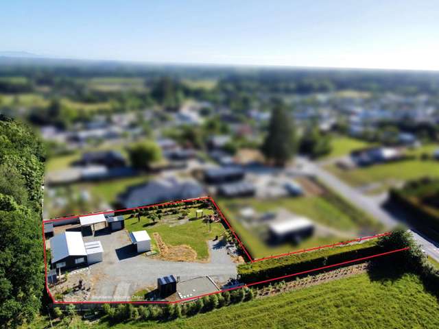 Elevated Lifestyle Section, Sheds & Potential