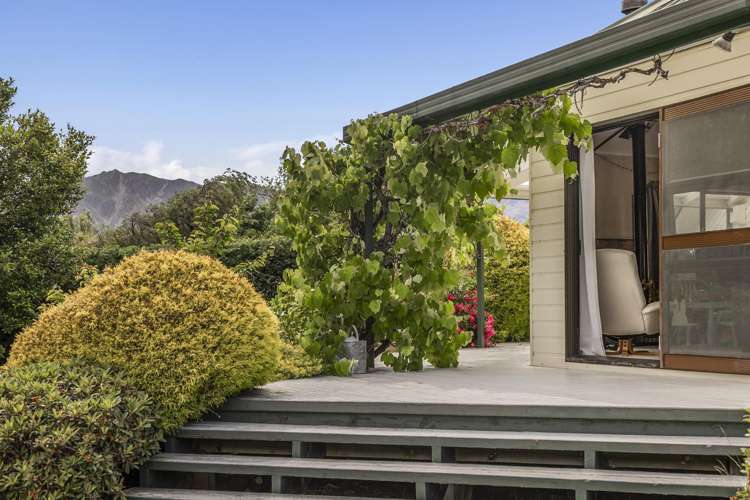 28 Flora Dora Parade Lake Hawea_3