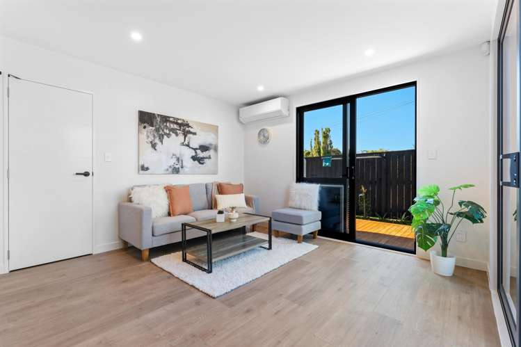 8C Rowan Terrace Te Atatu South_3