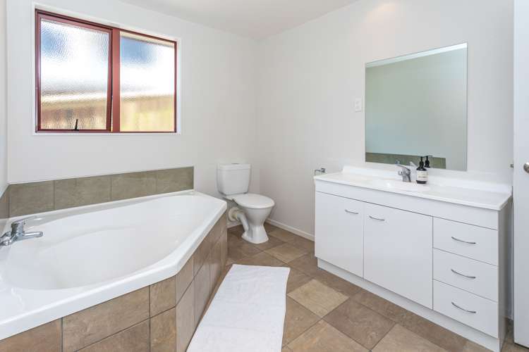 208 Russell Bruce Place Onemana_21