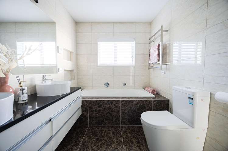 14 Sibling Court Millwater_18