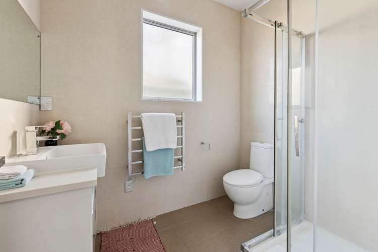 8 Castlederg Drive Flat Bush_13