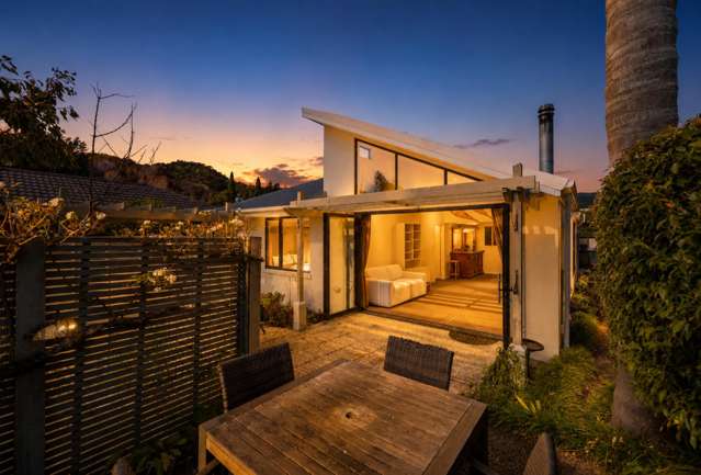 Private Lane - Stylish Inner-City Pad!
