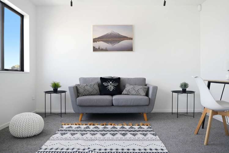 2/2 Halswell Street Mangere East_13