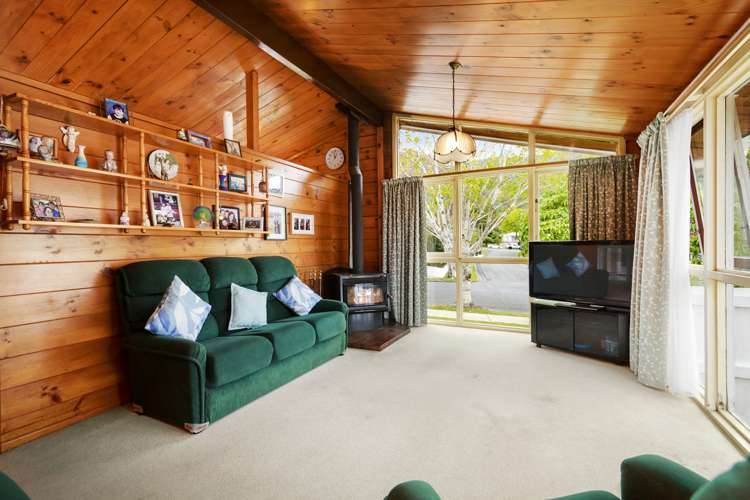 12 Helvetia Grove Naenae_7