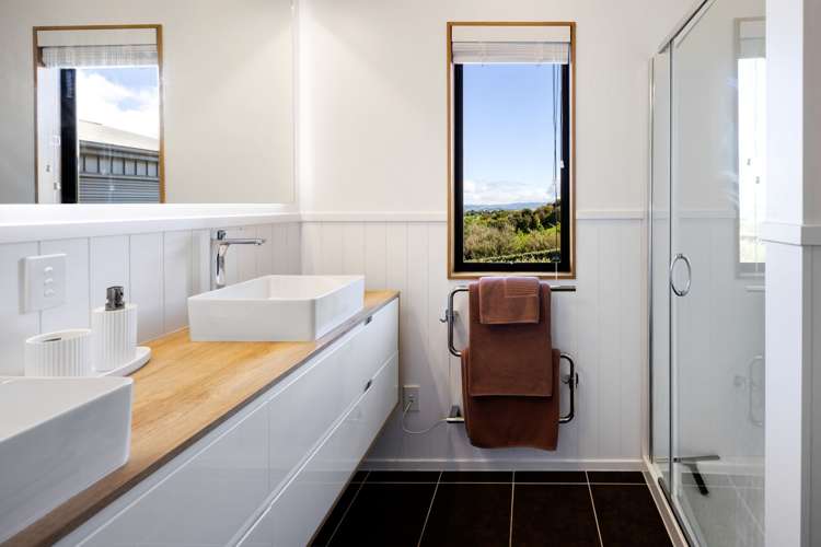 8 Tiwarawara Lane Puketotara_26