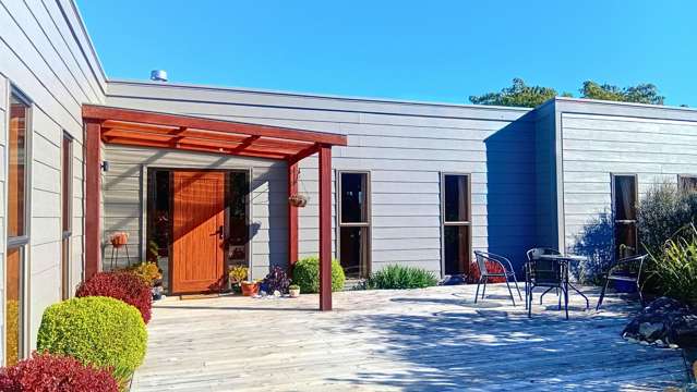 RURAL OASIS JUST MINUTES FROM TAKAKA