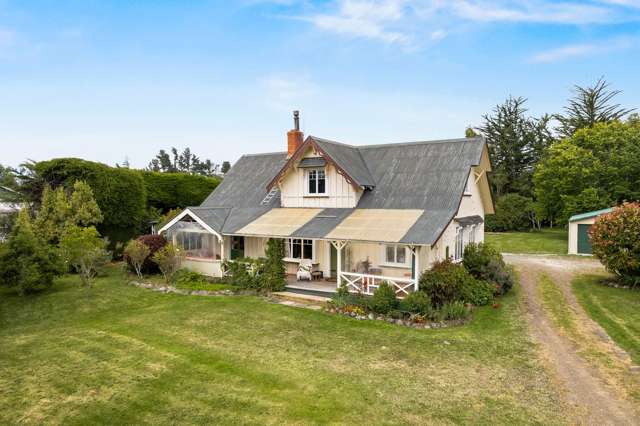 A Distinguished Country House by the Sea