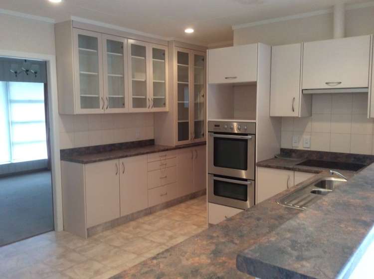 8 Eaton Crescent Otamatea_4