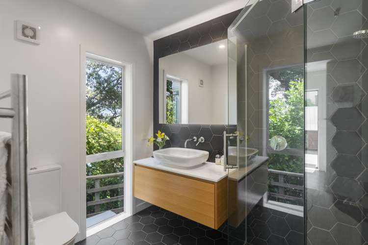 83 Ngataringa Road Devonport_22