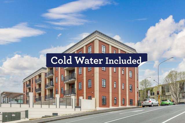 Stunning corner apartment 3 bedrooms and 2 bathrooms.