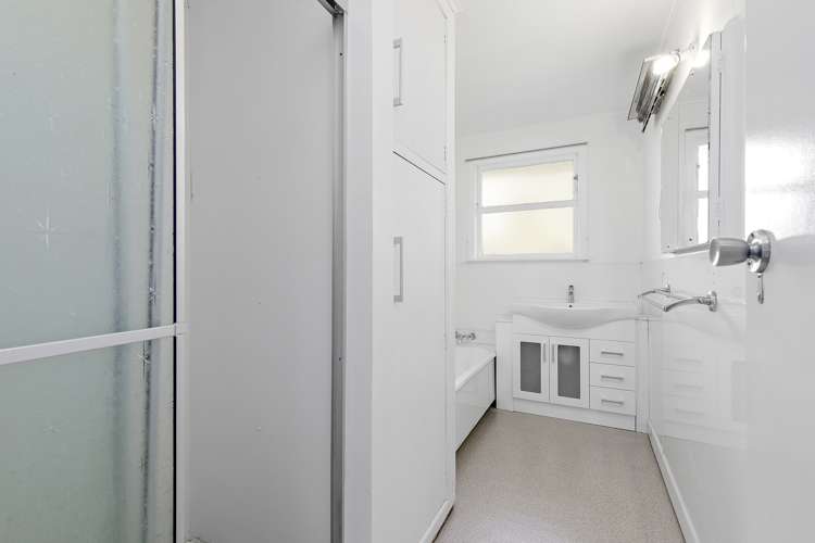 35 Dalton Grove Stokes Valley_16