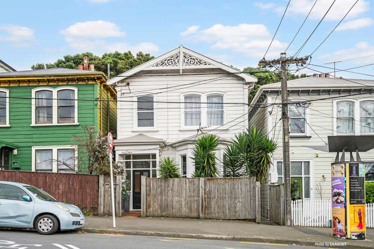 8 Russell Terrace Newtown_1