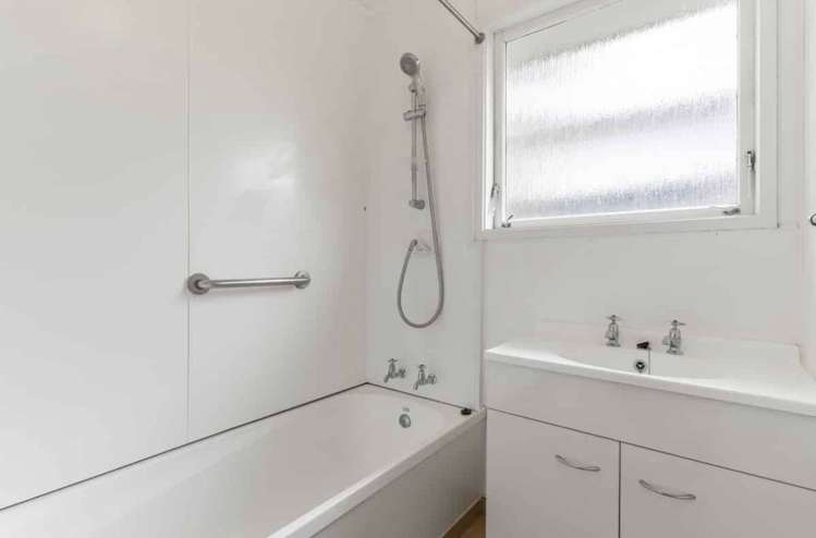 51 Easton Park Parade Glenfield_10