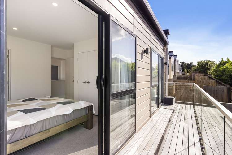 16/26 Springvale Drive Fairview Heights North Shore City Houses