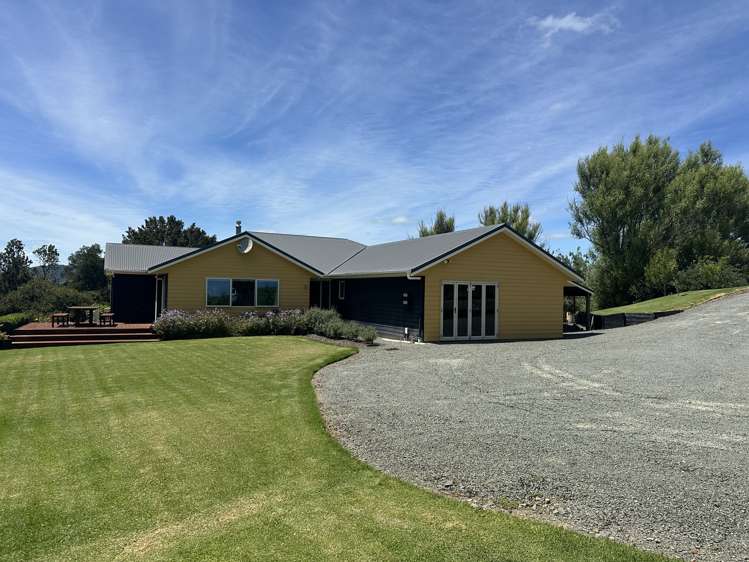 16 Nikau Lane Maungaturoto_2