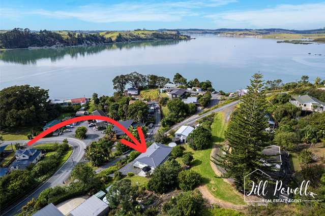 Beach House in Pahi on the Kaipara Harbour