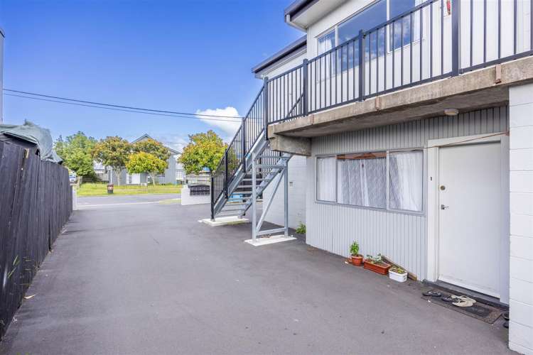 Units 1 - 10 at 11 Coates Street Hamilton_31